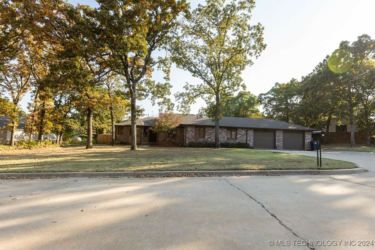 Property Photo:  107 Oak Ridge Drive  OK 74020 