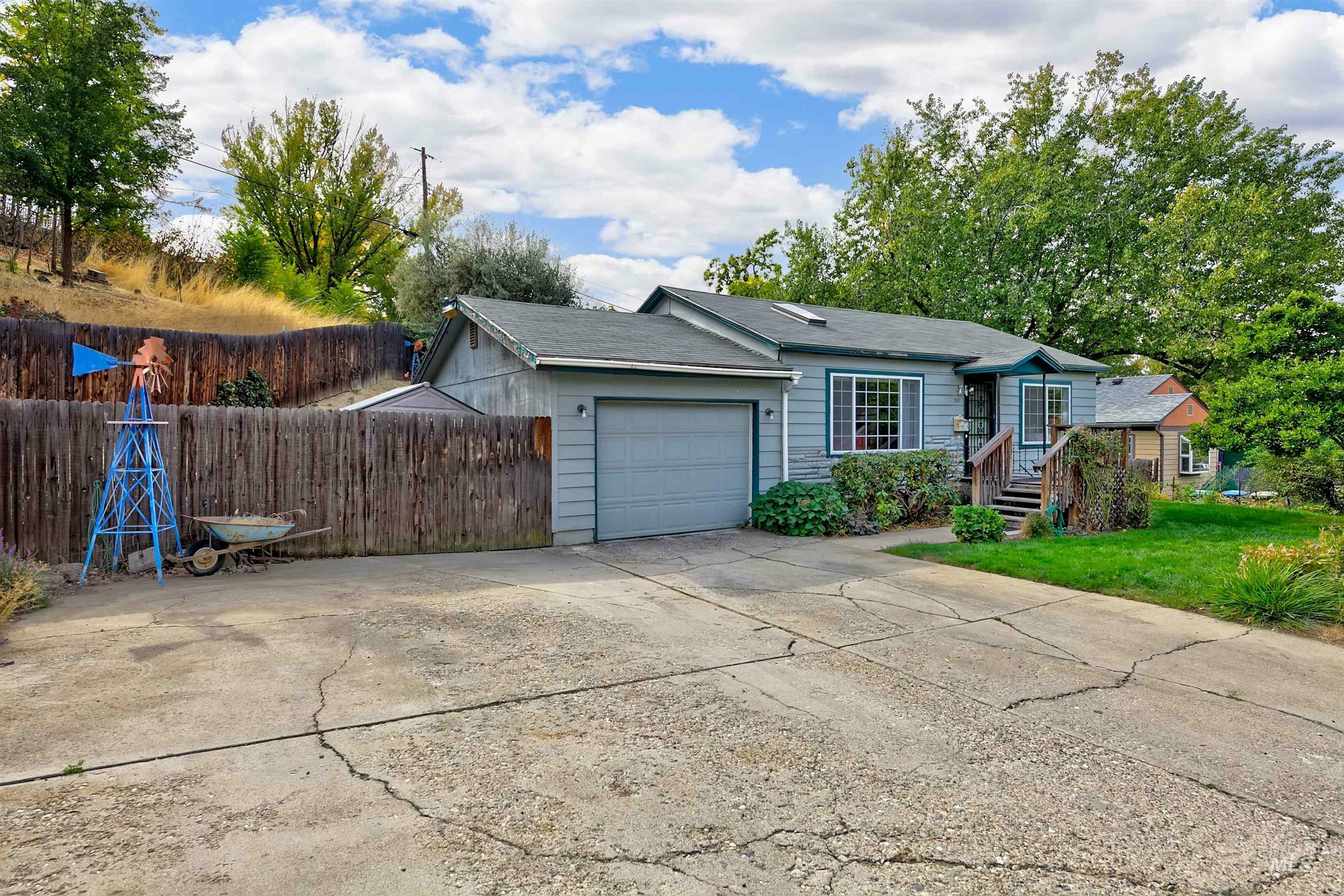 315 W Resseguie St  Boise ID 83702-4409 photo