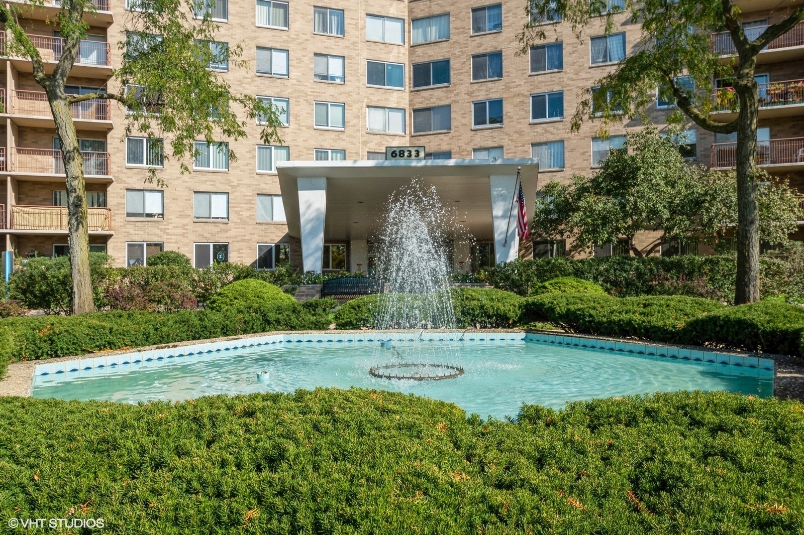 Property Photo: 6833 N Kedzie Avenue 1403 IL 60645