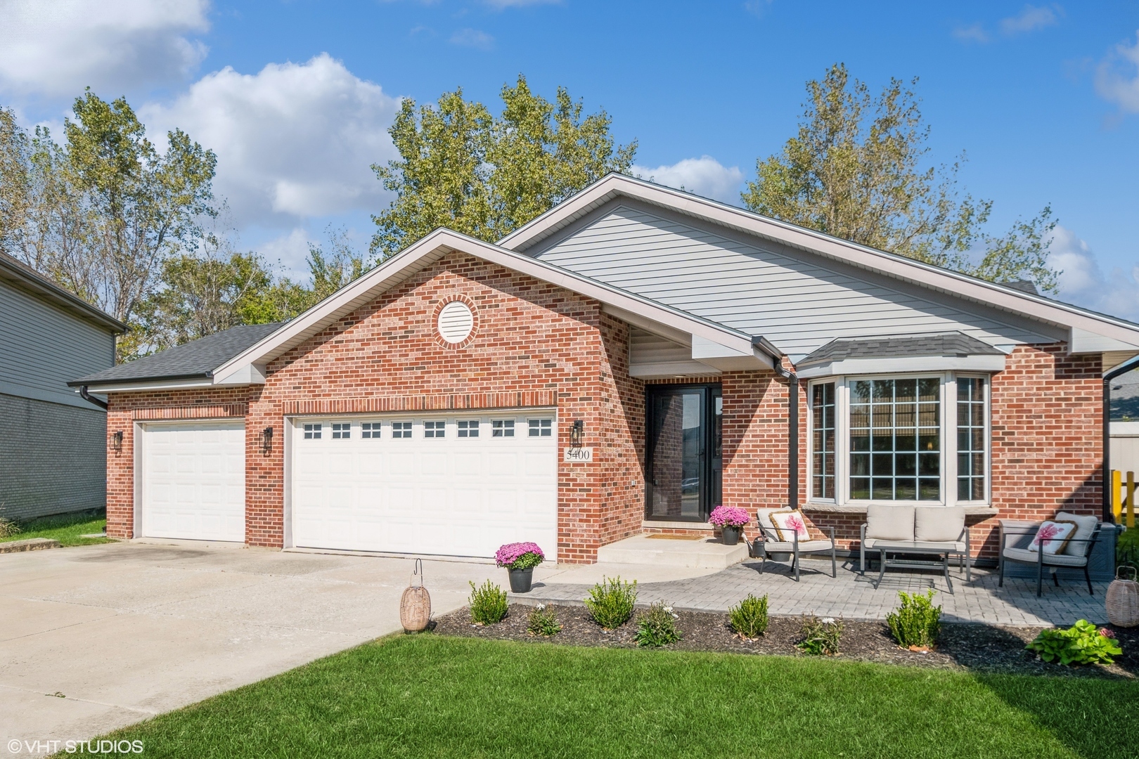 Property Photo:  5400 Foxwoods Drive  IL 60453 