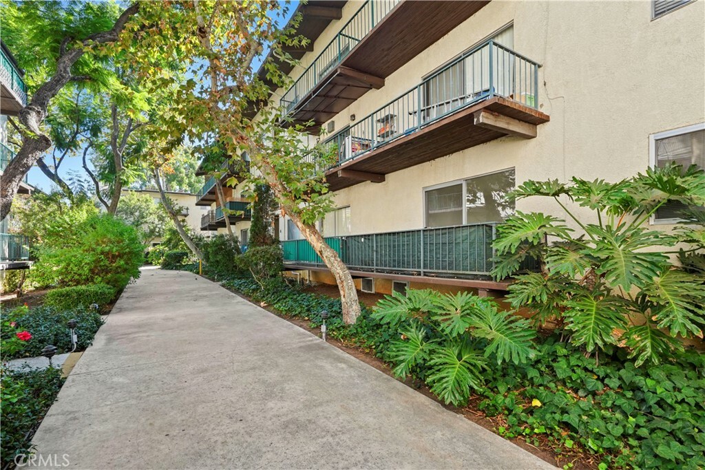 Property Photo:  5460 White Oak Avenue A105  CA 91316 