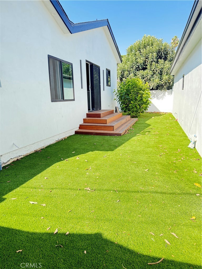 Property Photo:  6900 Corbin Avenue  CA 91335 