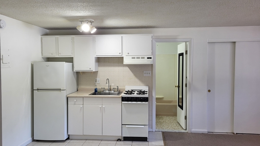 Property Photo:  347 Pawtucket Boulevard 4  MA 01854 