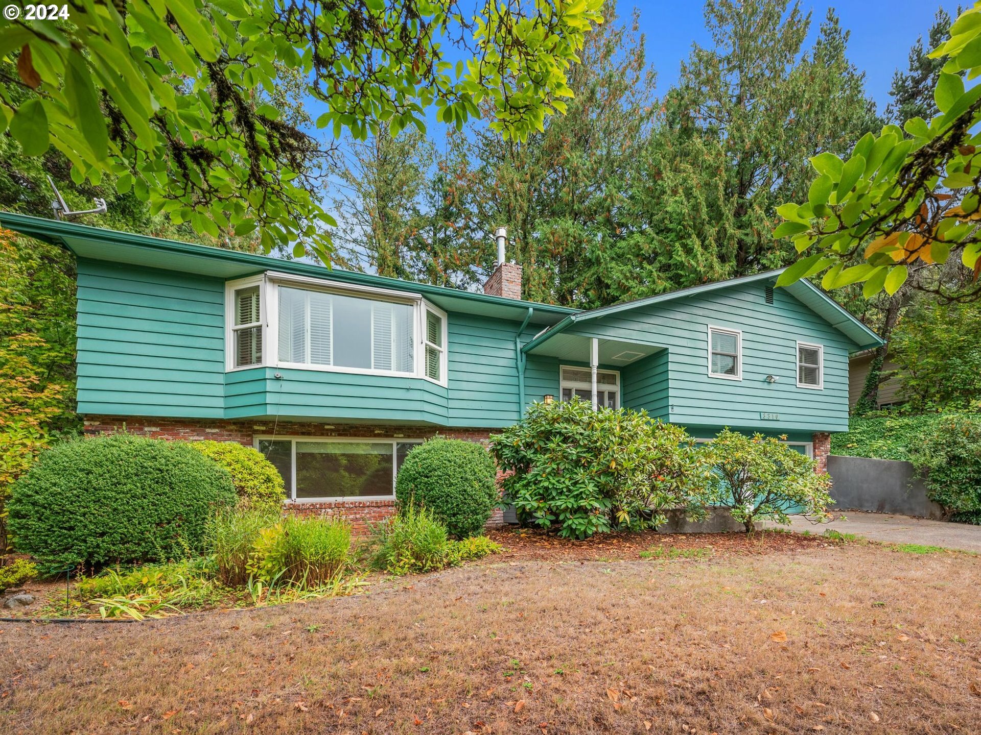 Property Photo:  3310 SW 66th Ave  OR 97225 