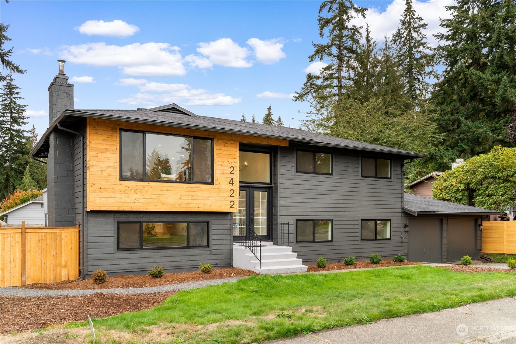 Property Photo:  2422 Larlin Dr  WA 98203 