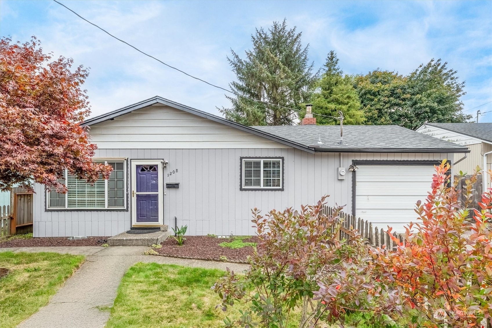 Property Photo:  1208 S 8th Avenue  WA 98626 