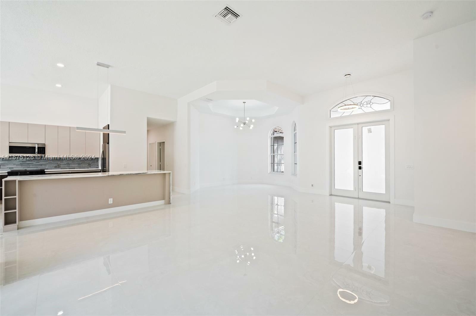 Property Photo:  1807 Victoria Pointe Cir  FL 33327 