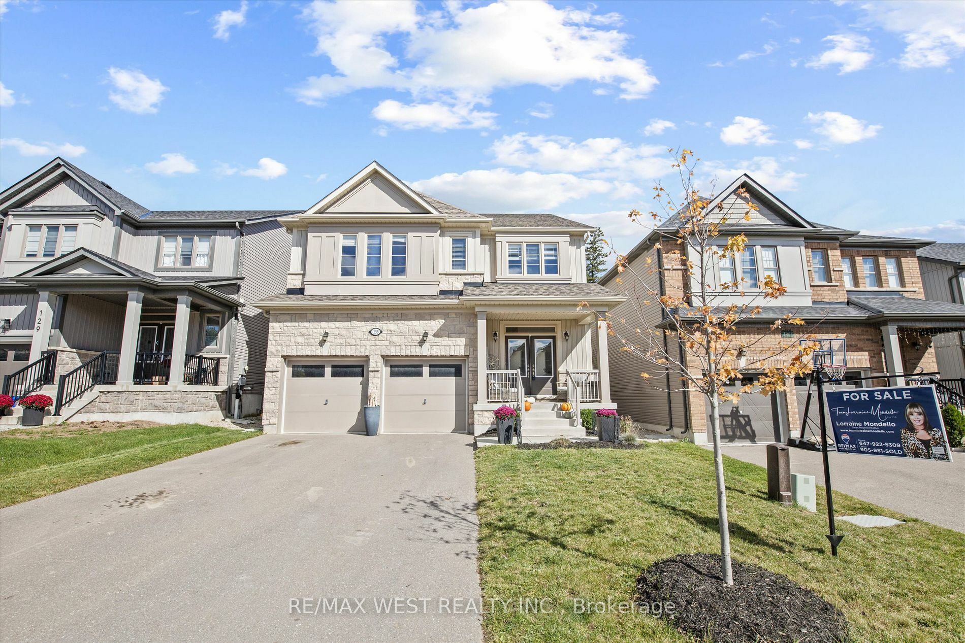 Property Photo:  133 McFarlane Cres  ON N2M 0G5 