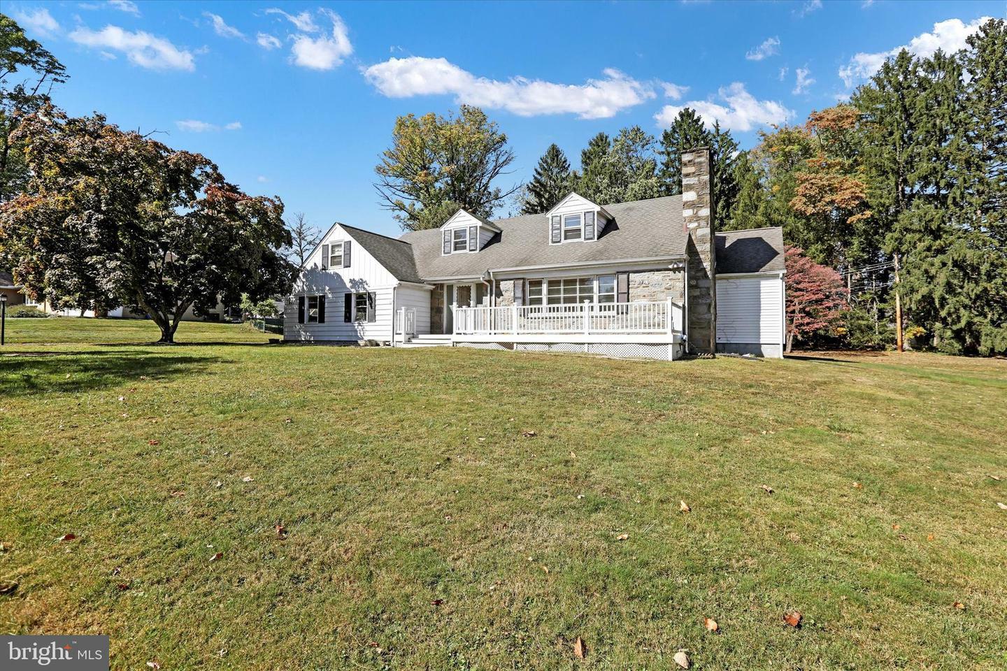 Property Photo:  7 Vernon Lane  PA 19067 