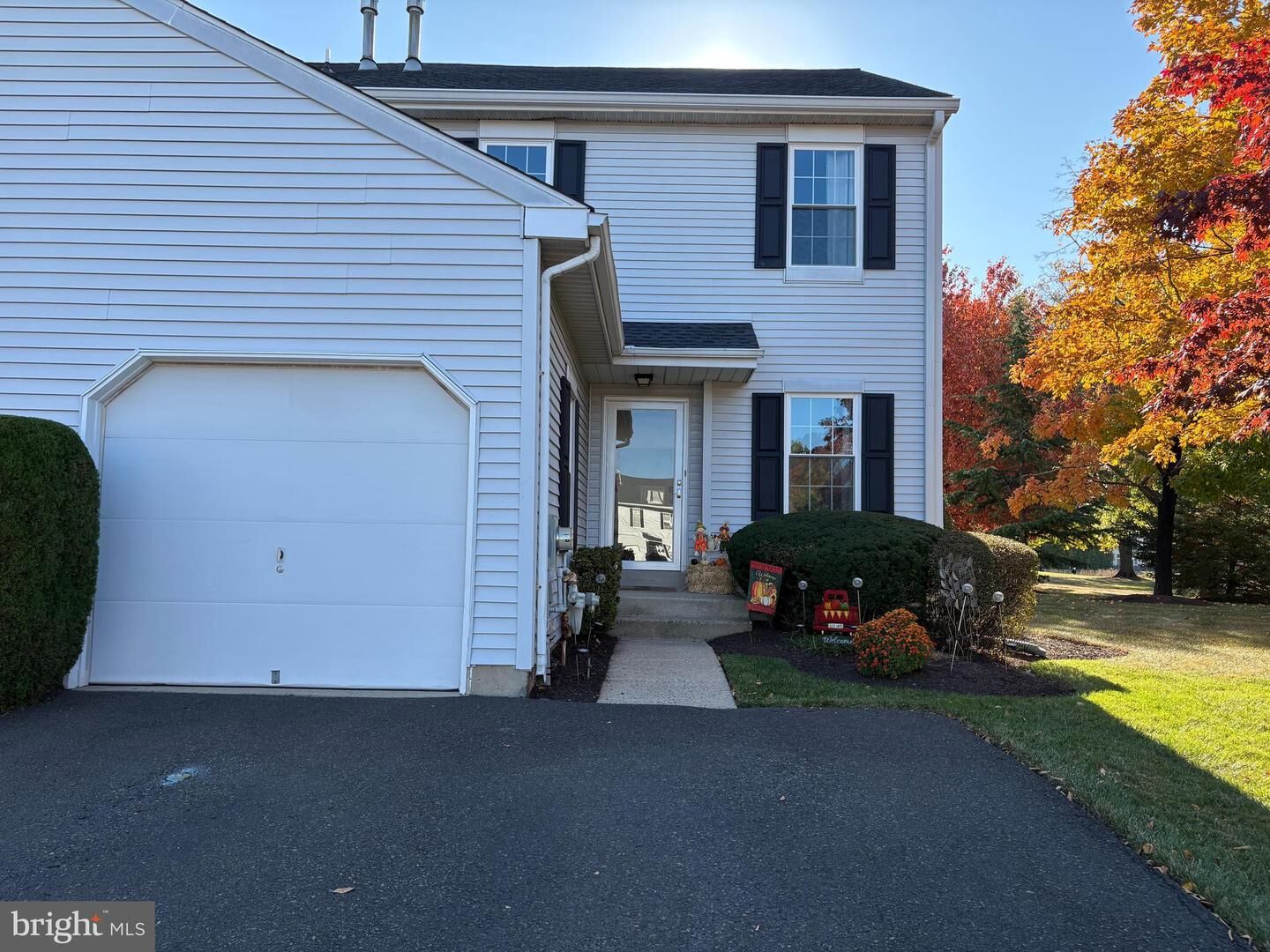 Property Photo: 810 Sand Wedge Court PA 18976