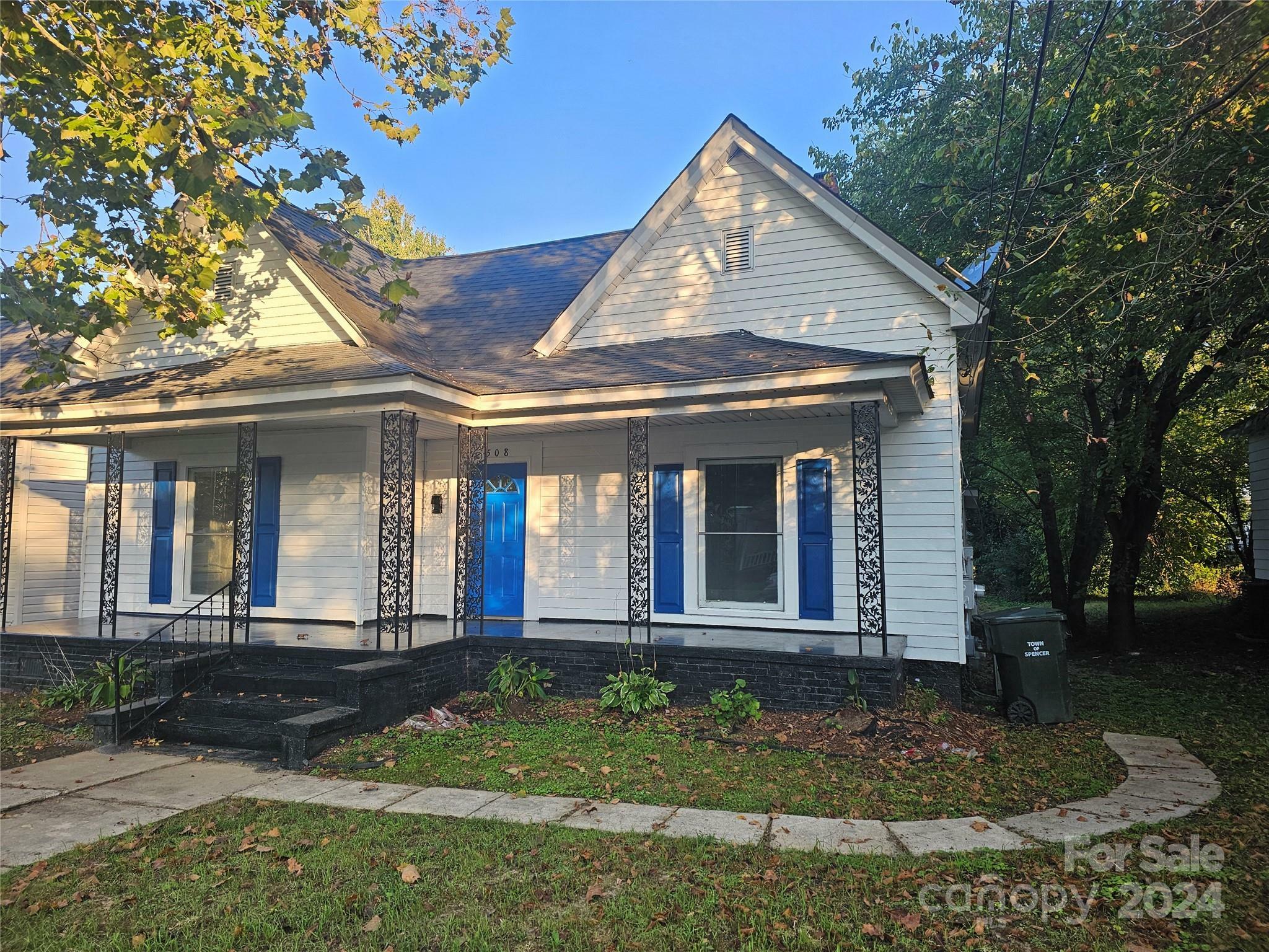 Property Photo:  508 S Yadkin Avenue  NC 28159 