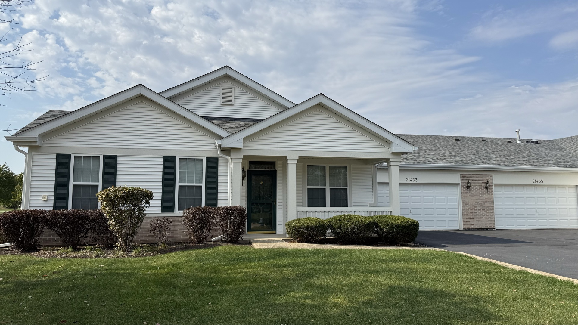 Property Photo:  21433 Mays Lake Court  IL 60403 