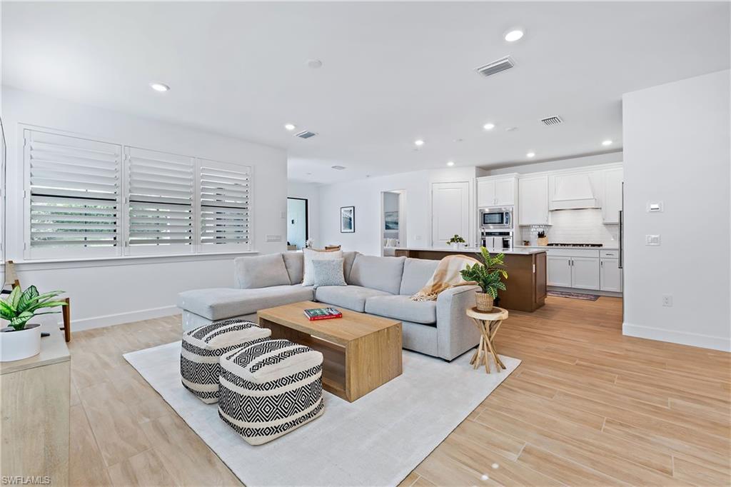 Property Photo: 6694 Pennyroyal Dr FL 34114