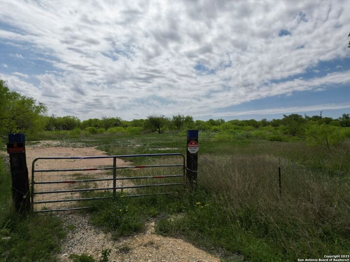 2020 Goeth Rd  San Antonio TX 78221 photo
