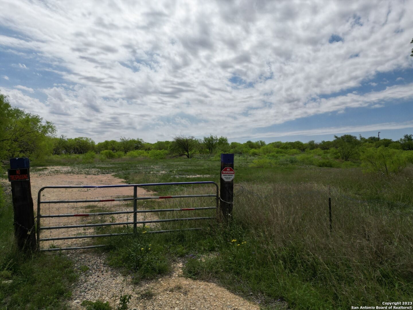 Property Photo: 2020 Goeth Rd TX 78221