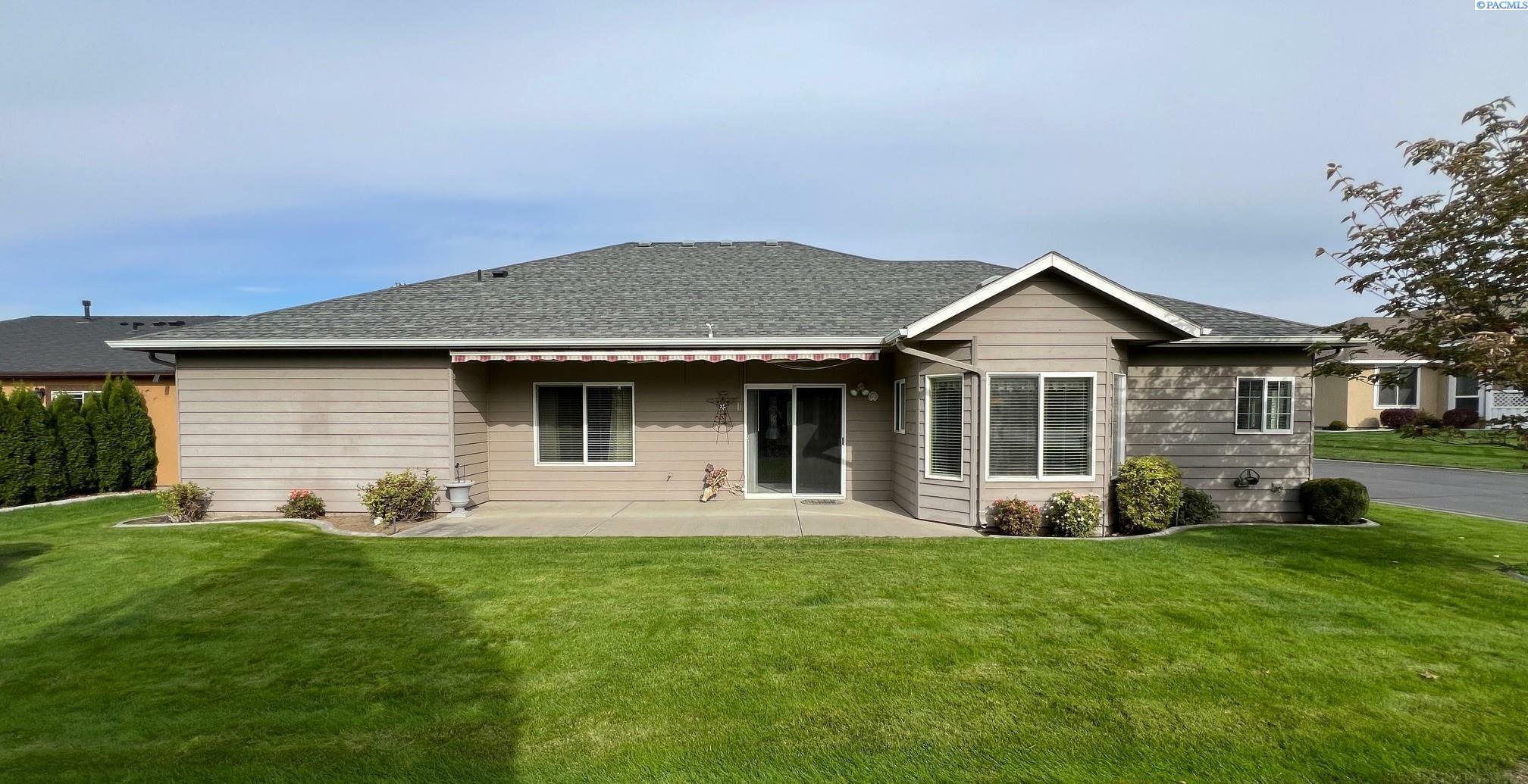 Property Photo:  230 Sun Willows Blvd  WA 99301 