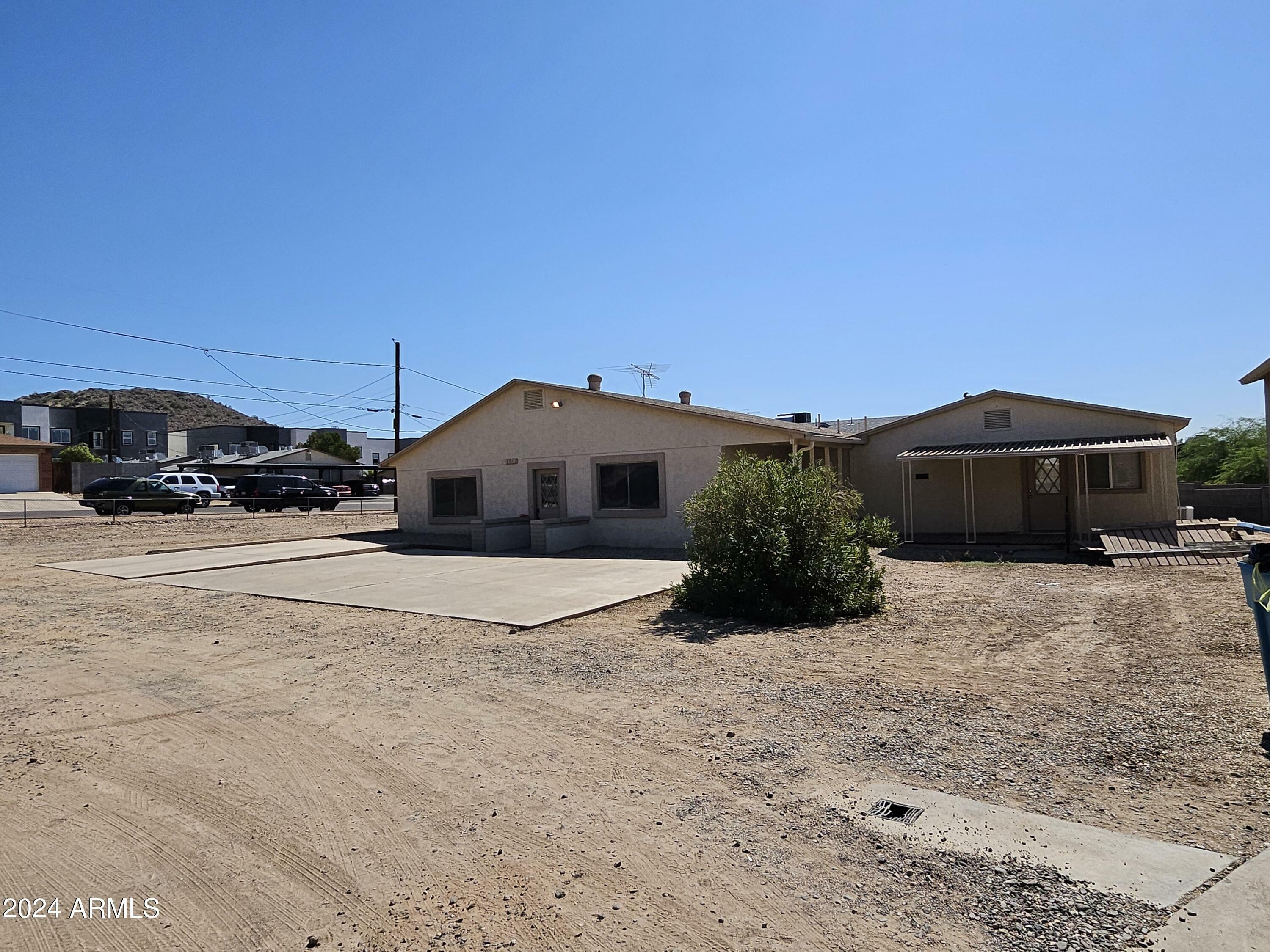 Property Photo: 1607 W Shangri La Road AZ 85029
