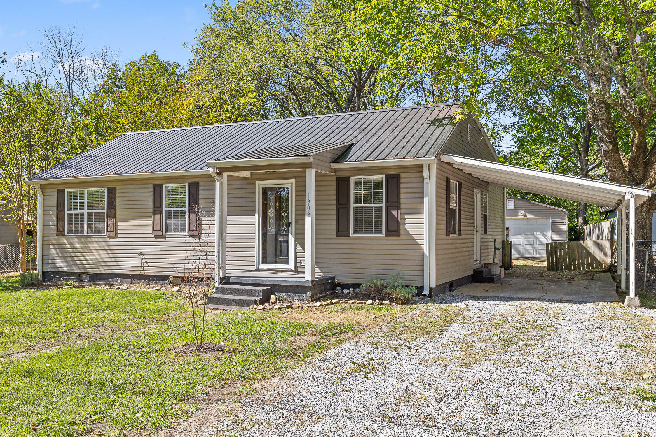 Property Photo:  1909 Dupont Street  TN 37343 