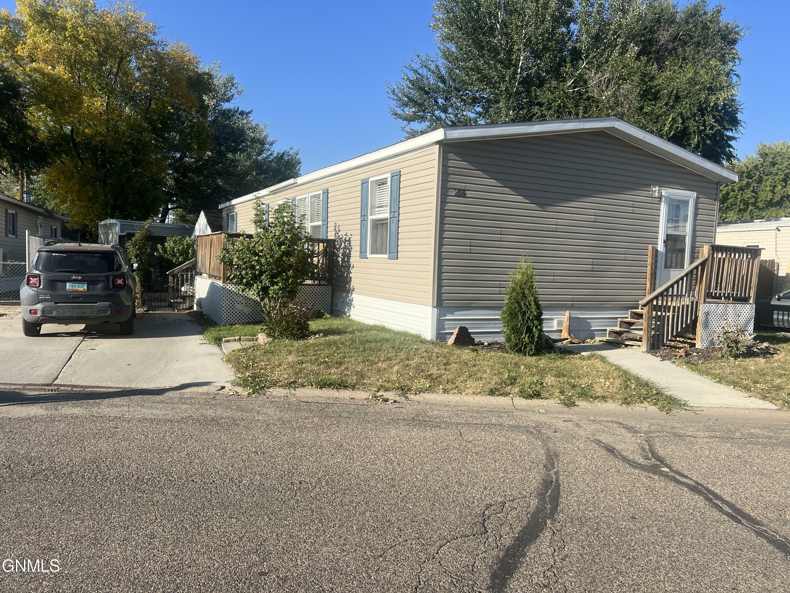 Property Photo:  725 S 12th Street 204  ND 58504 