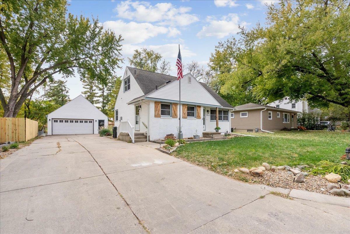 Property Photo:  3023 Cottonwood  IA 50613 