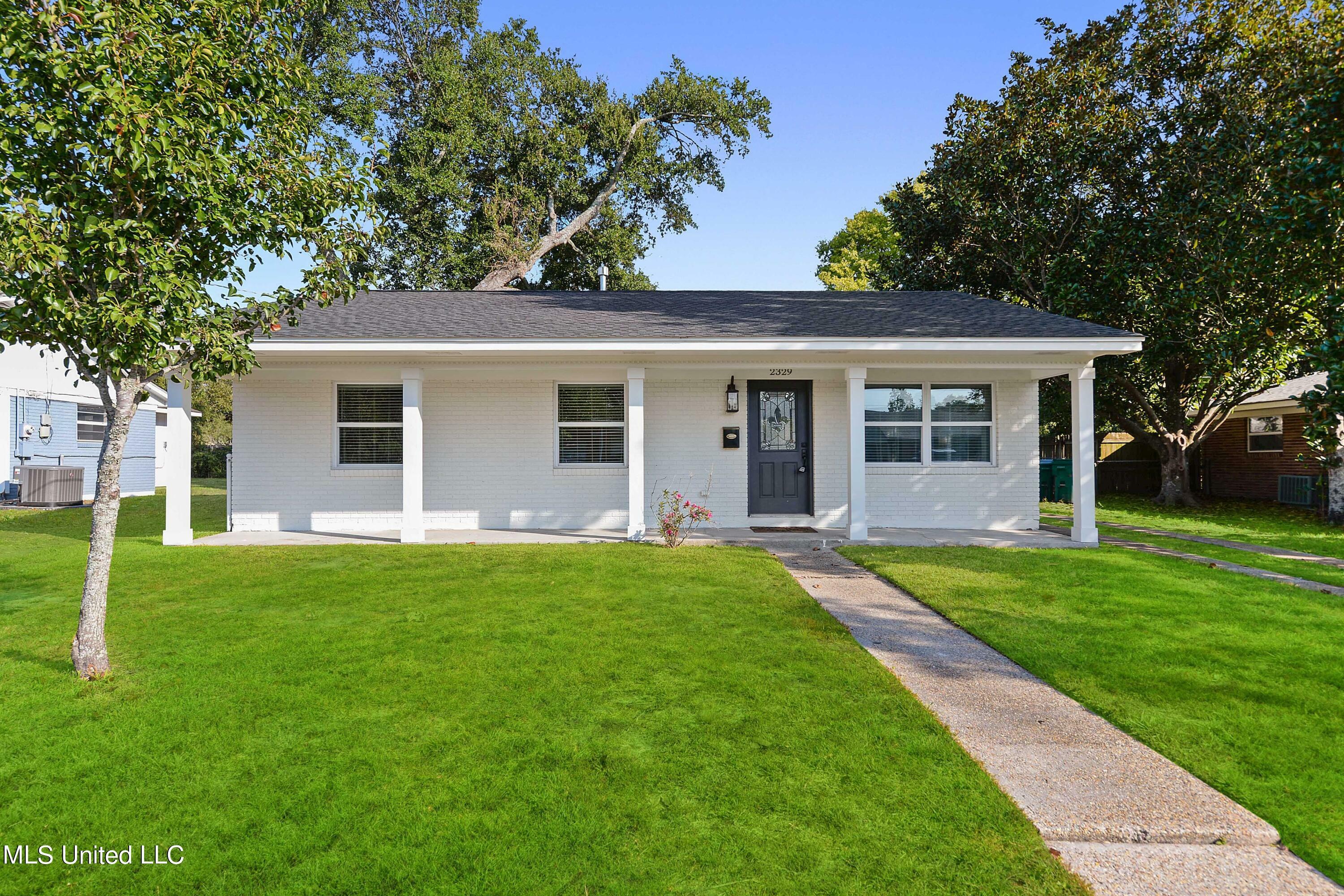 Property Photo:  2329 Middlecoff Drive  MS 39507 