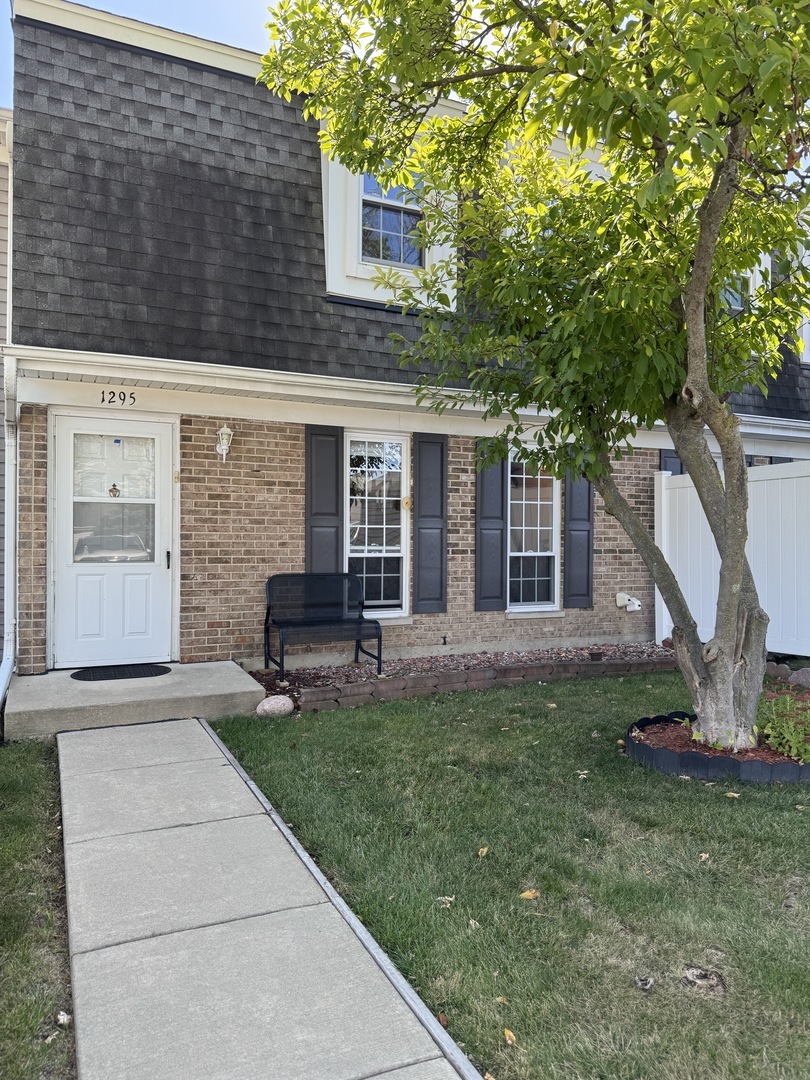 Property Photo:  1295 Wandsworth Circle  IL 60172 