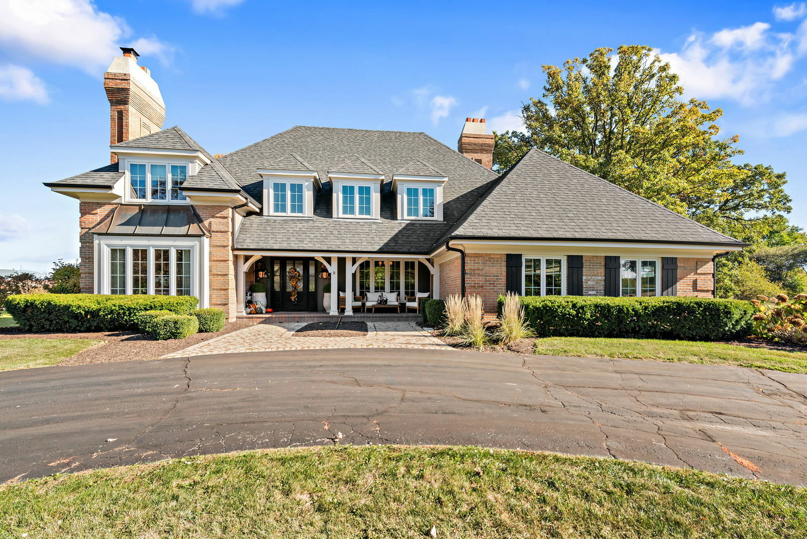 Property Photo: 18 Highgate Course IL 60174