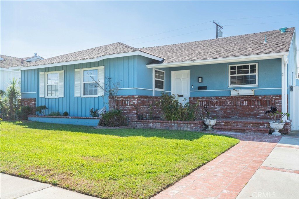 Property Photo:  905 Cranbrook Avenue  CA 90503 