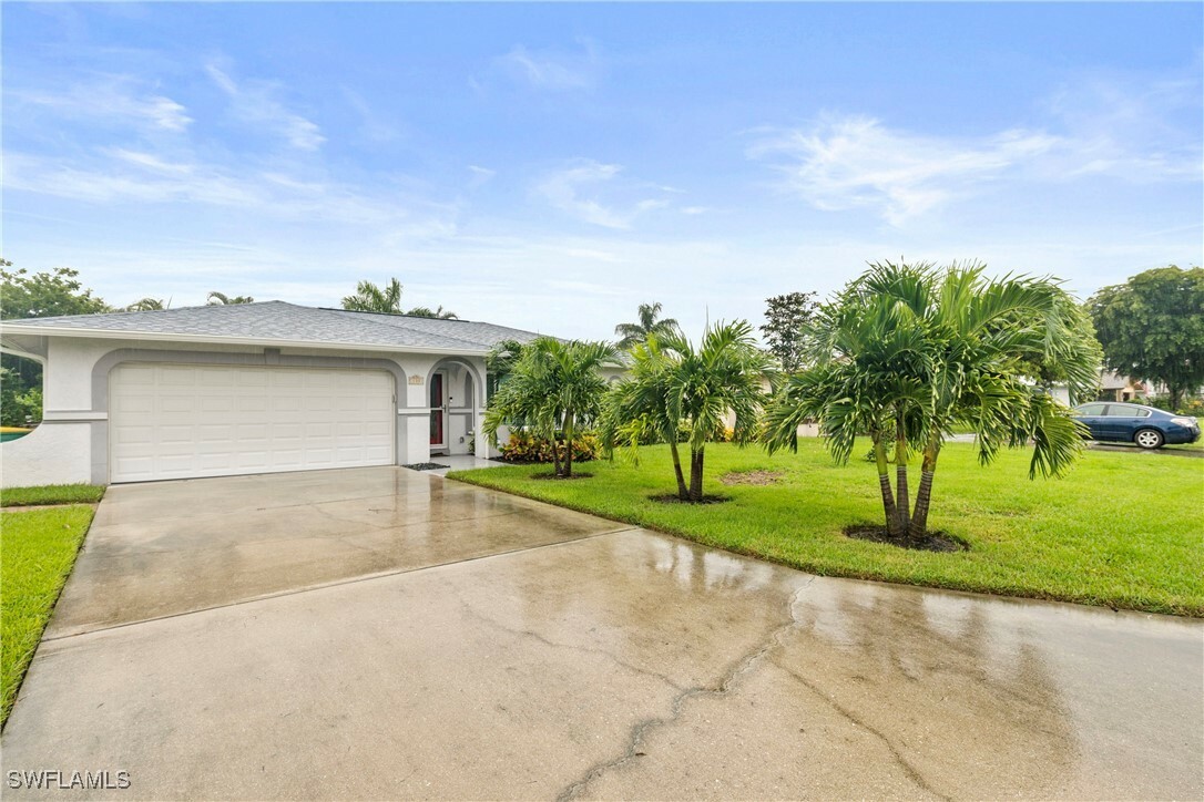 Property Photo:  133 Debron Drive  FL 34112 