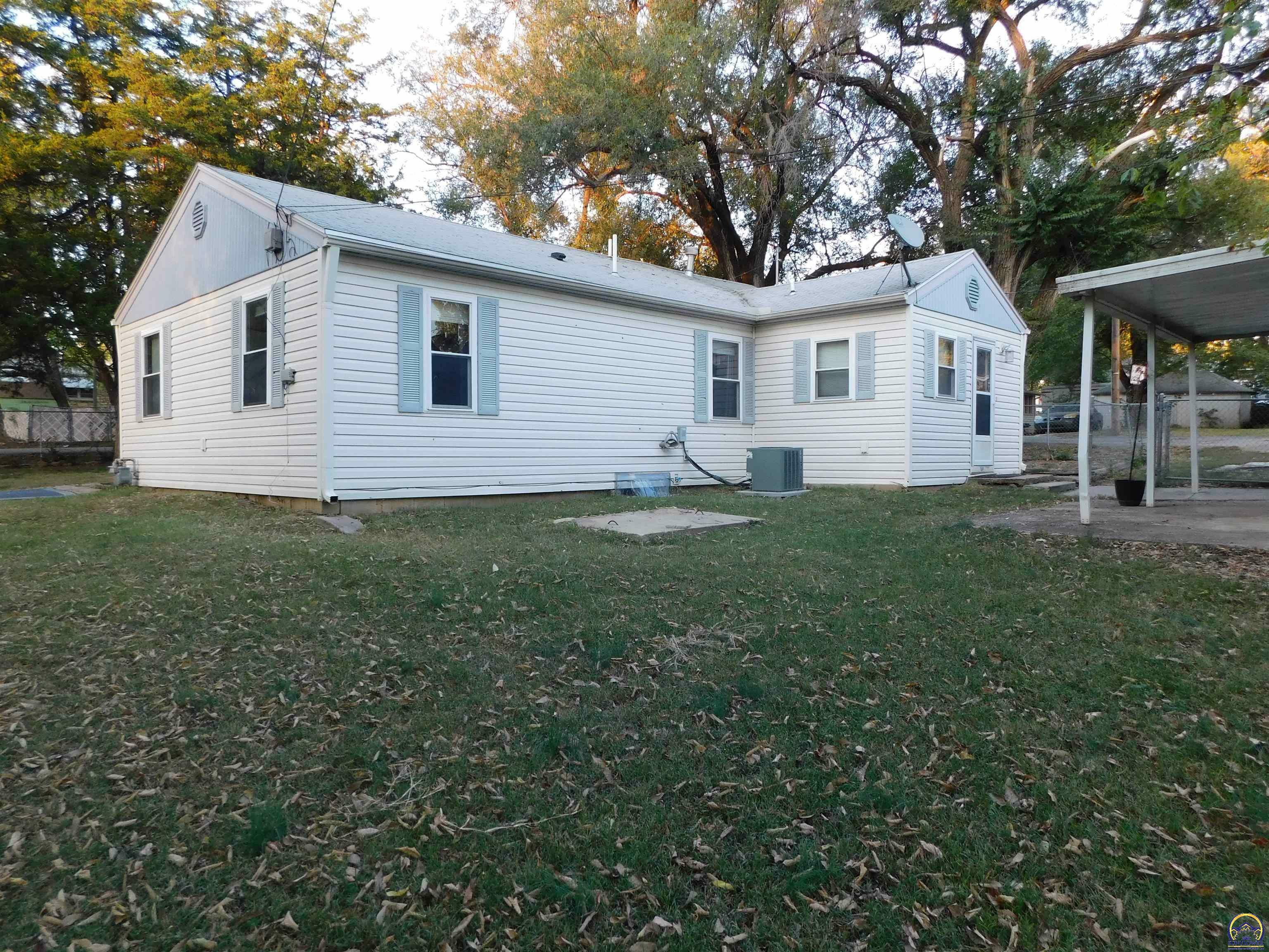 Property Photo:  1623 SE 22nd St  KS 66605 