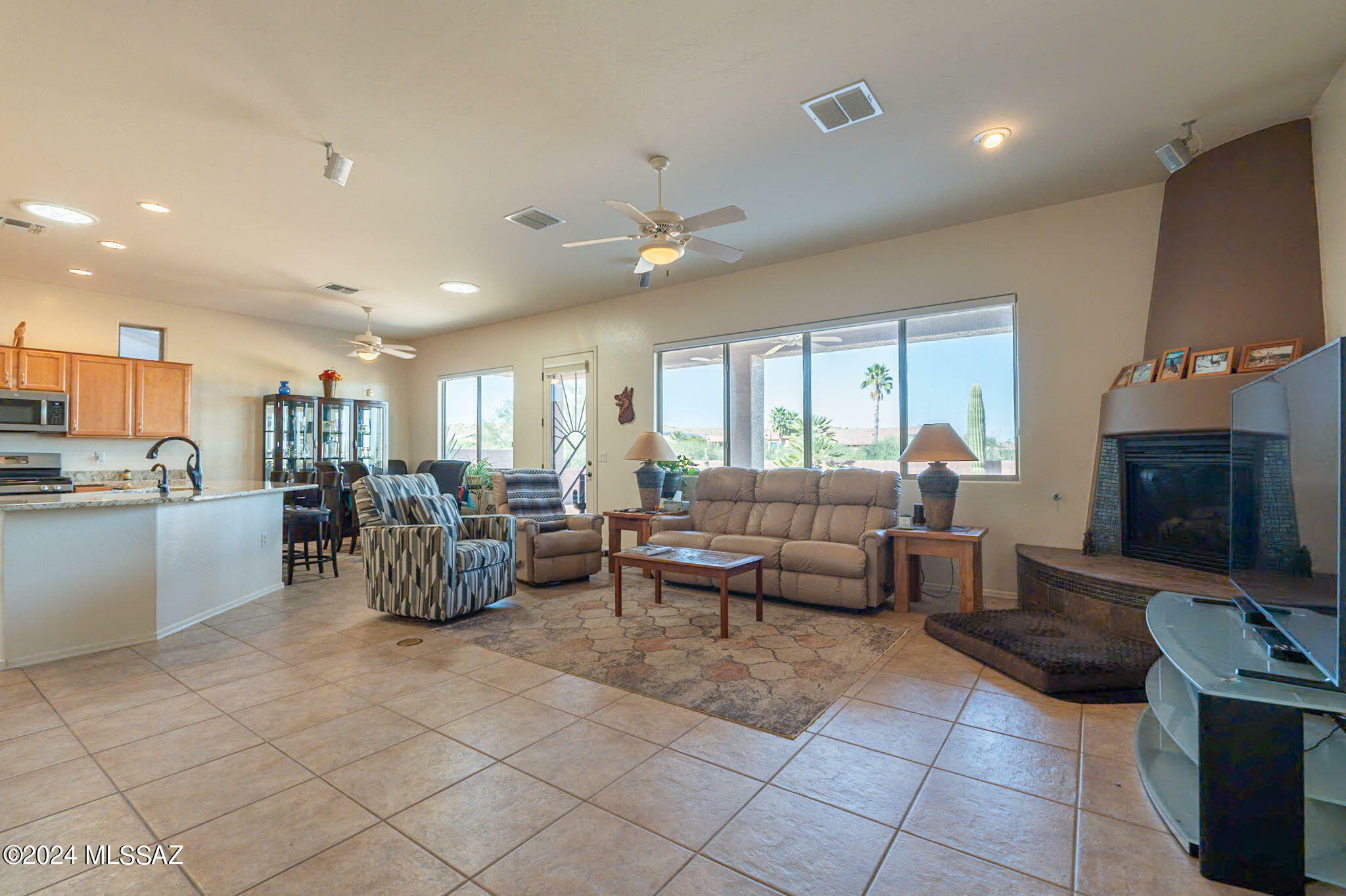 Property Photo:  1042 W Mountain Stone Drive  AZ 85614 