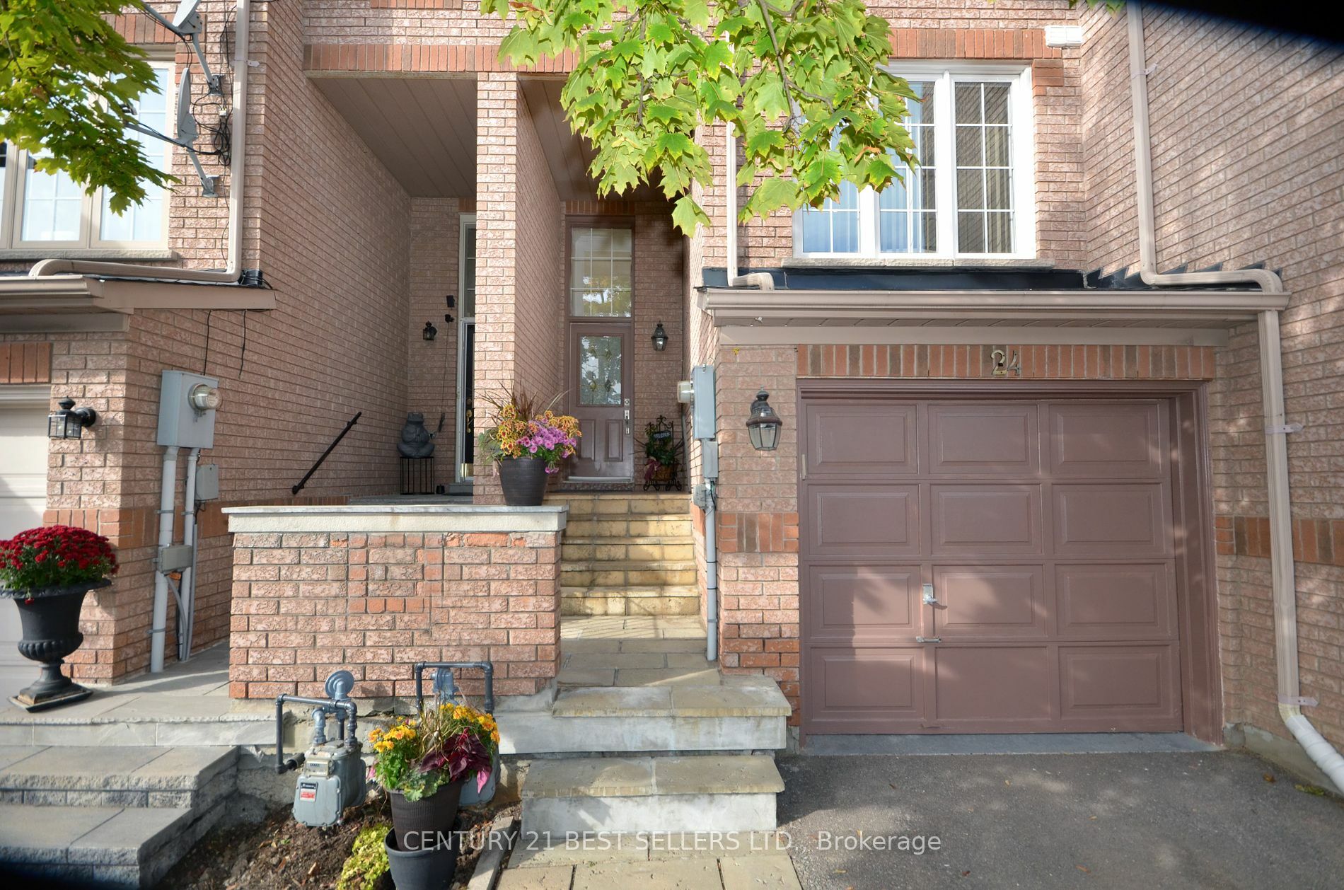 Photo de la propriété:  24 Tania Cres  ON L6A 2M8 