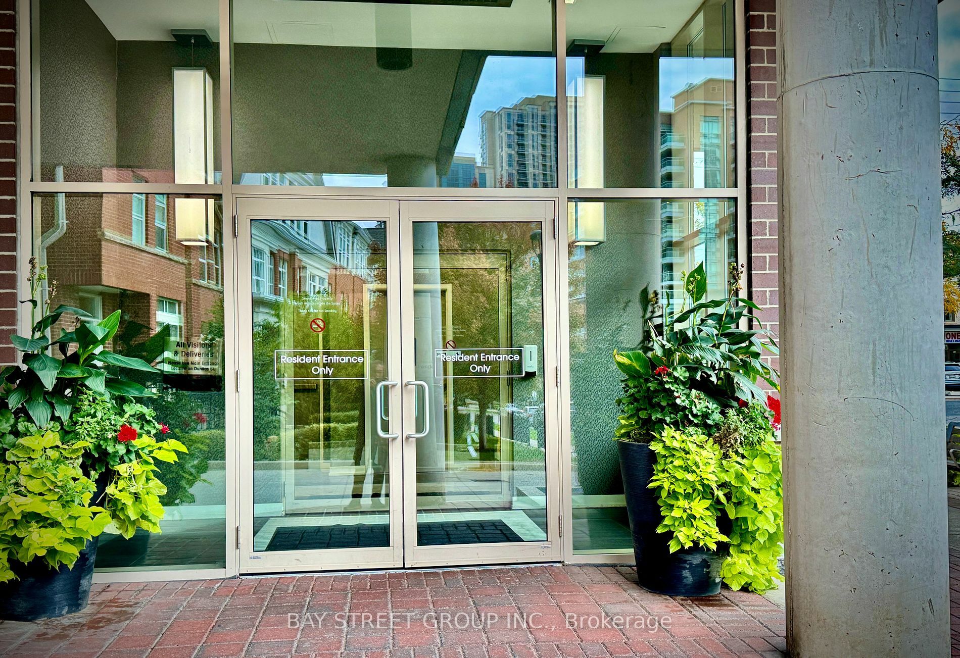 Property Photo:  5101 Dundas St W 1107  ON M9A 5G8 