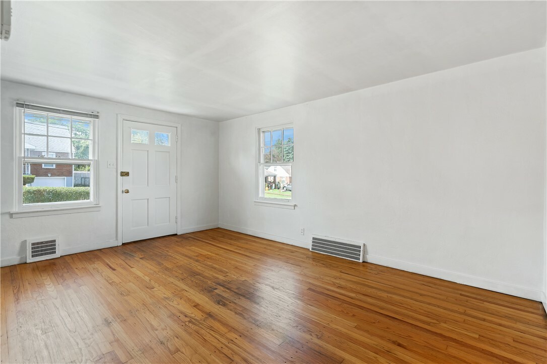 Property Photo:  170 Central Ave  PA 15137 