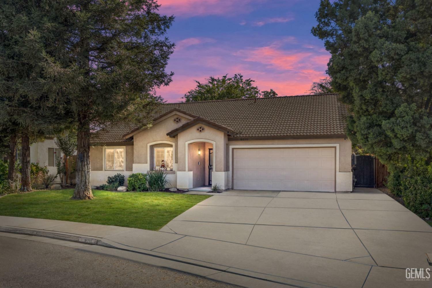 Property Photo:  8211 Maple Grove Lane  CA 93312 