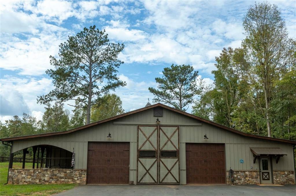 Property Photo:  