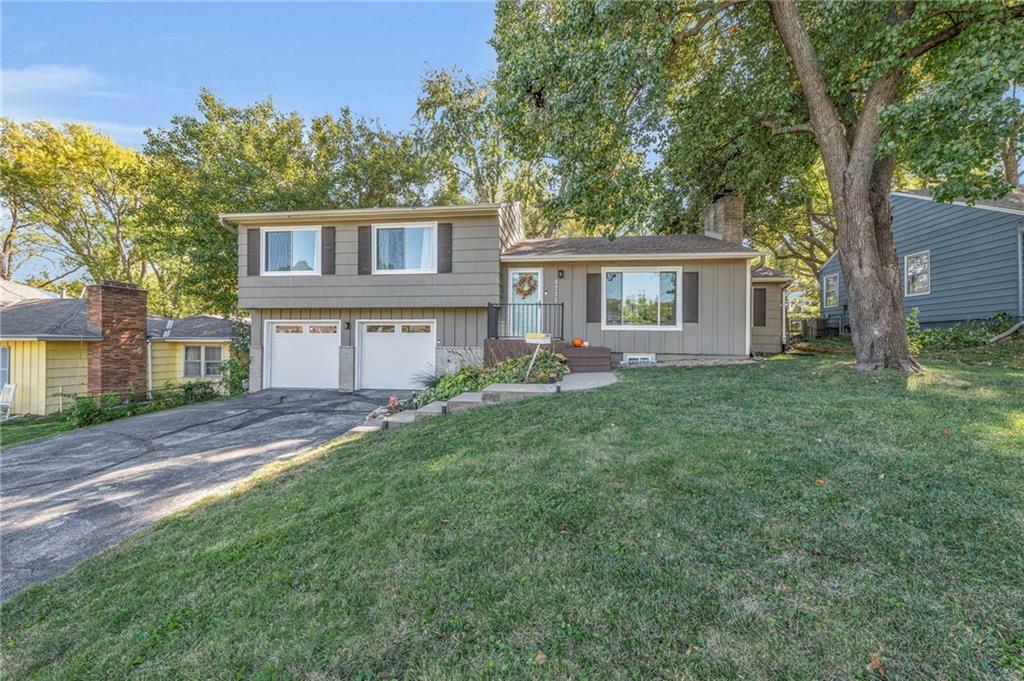 Property Photo: 4215 W 54th Terrace KS 66205