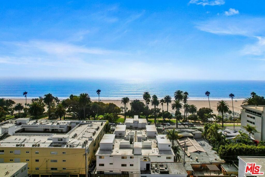 Property Photo:  833 Ocean Avenue 306  CA 90403 