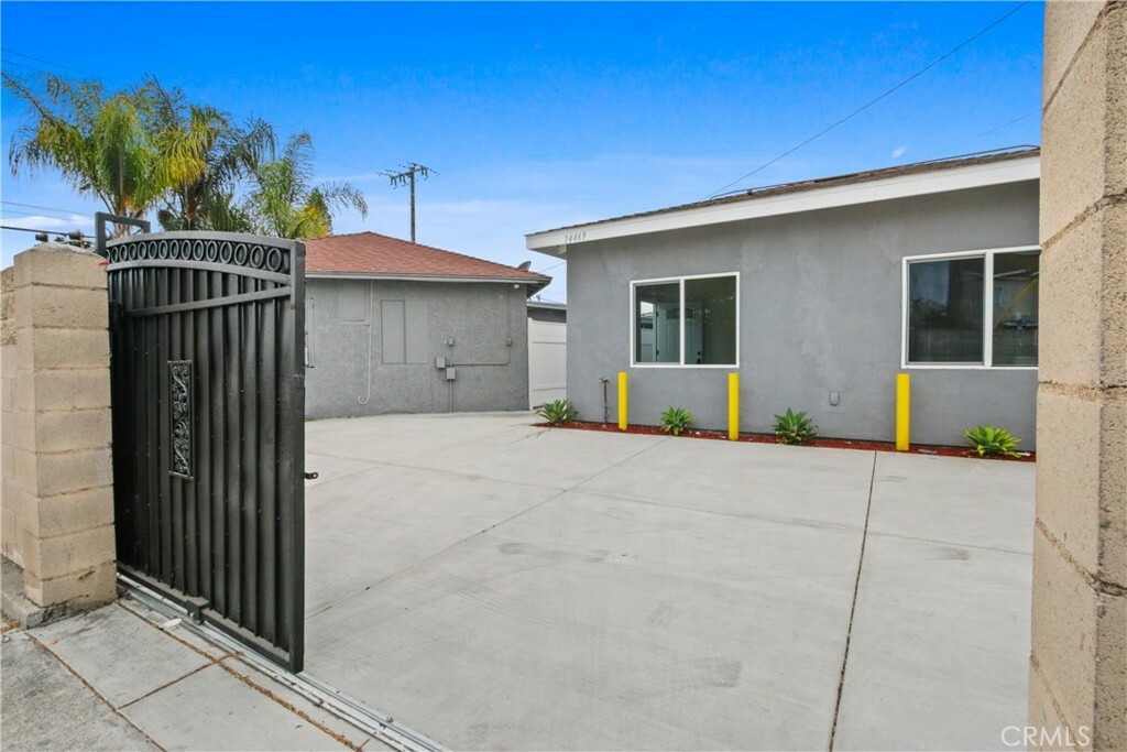 Property Photo:  14471 Newland Street  CA 92683 