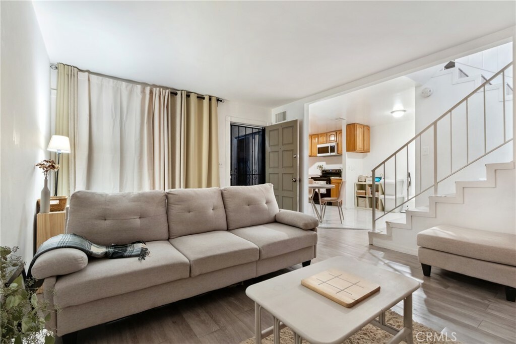 Property Photo: 7321 Lennox Avenue I7 CA 91405