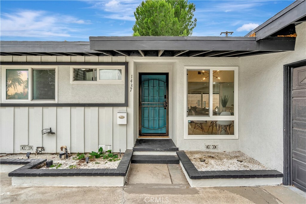 Property Photo:  1437 S Courtney Avenue  CA 92833 