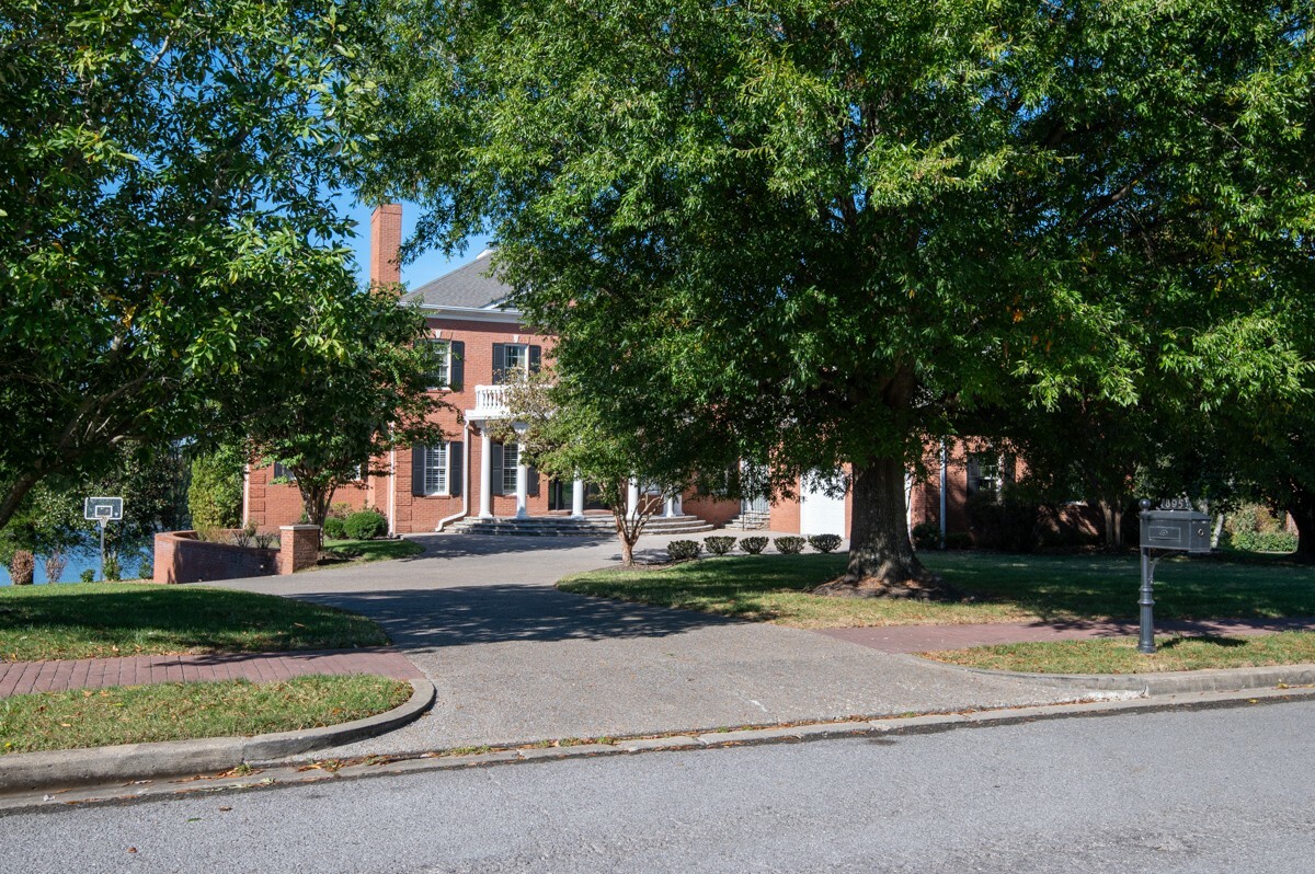 Property Photo:  895 Plantation Blvd  TN 37066 