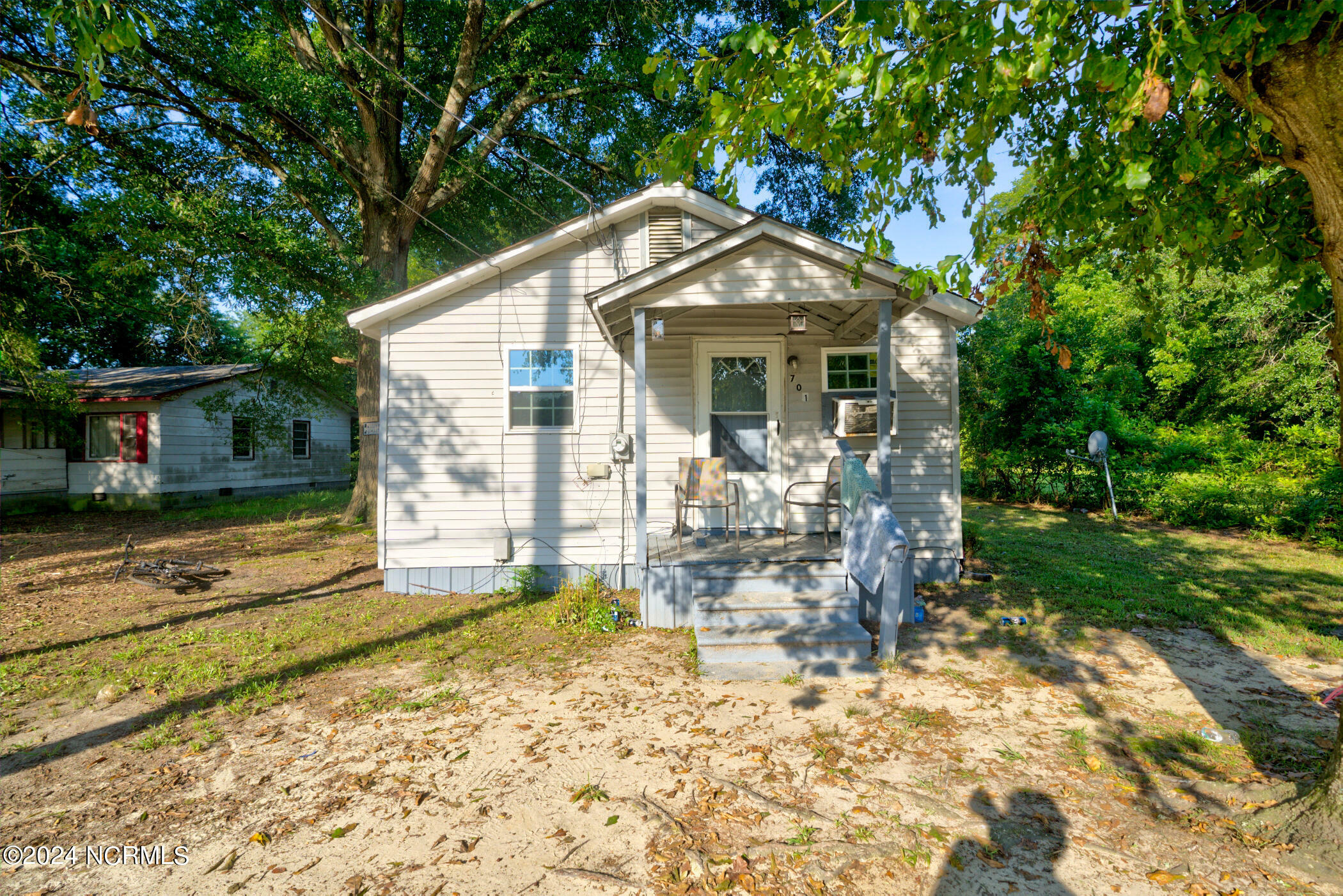 Property Photo: 701 Anne Street NC 28352