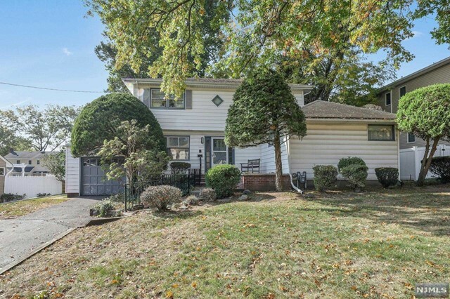 Property Photo:  234 Vivien Court  NJ 07652 