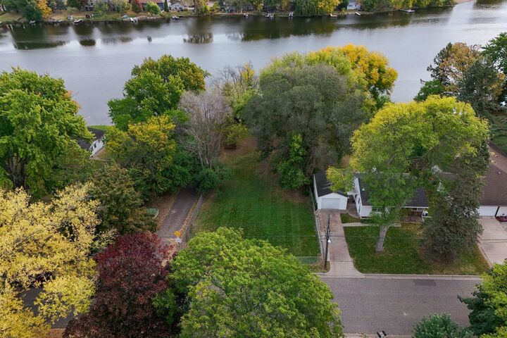 Property Photo:  489 Gentry Avenue N  MN 55128 