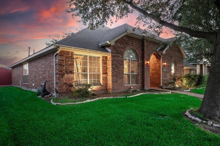 Property Photo: 7906 Munich Drive TX 75089