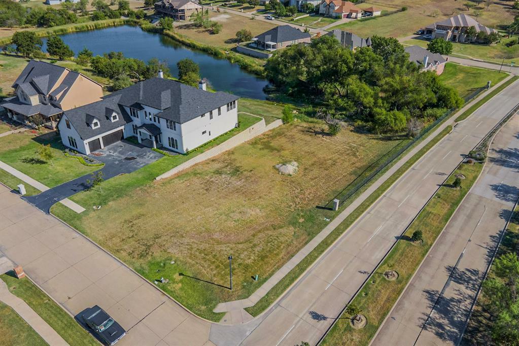 Property Photo:  468 Breezeway Court  TX 75104 