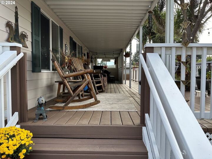 Property Photo: 97984 Klamath Ave OR 97415