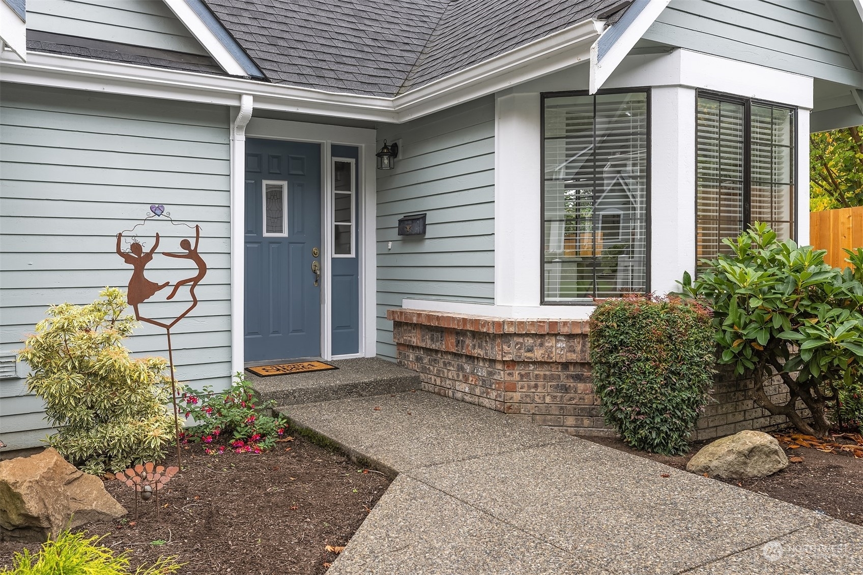 Property Photo:  10053 Wallingford Avenue N 10  WA 98133 