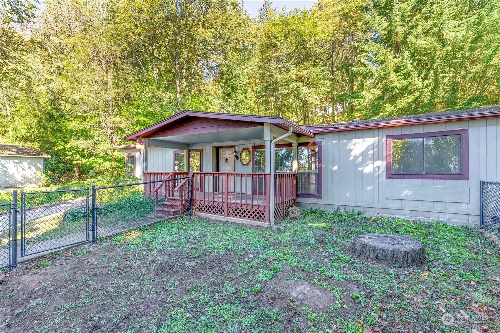 Property Photo:  4114 Poplar Way  WA 98632 